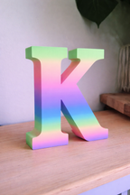 Lettre personnalisée multicolore à poser – Initiale & prénom décoratif