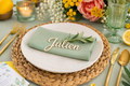 Marque-places personnalisés avec prénom – décoration élégante de table