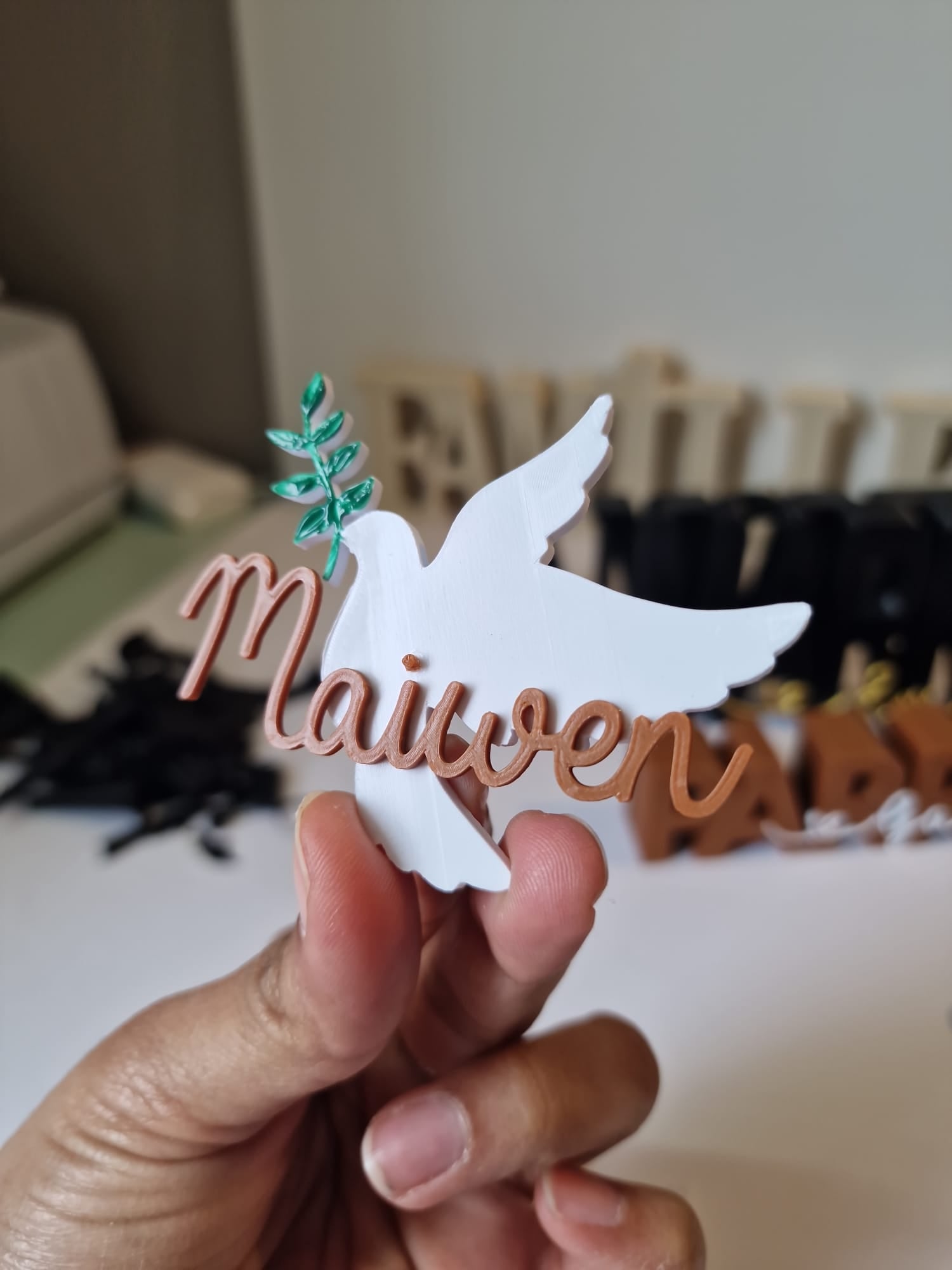 Cadeau invité baptême personnalisé – colombe prénom magnet