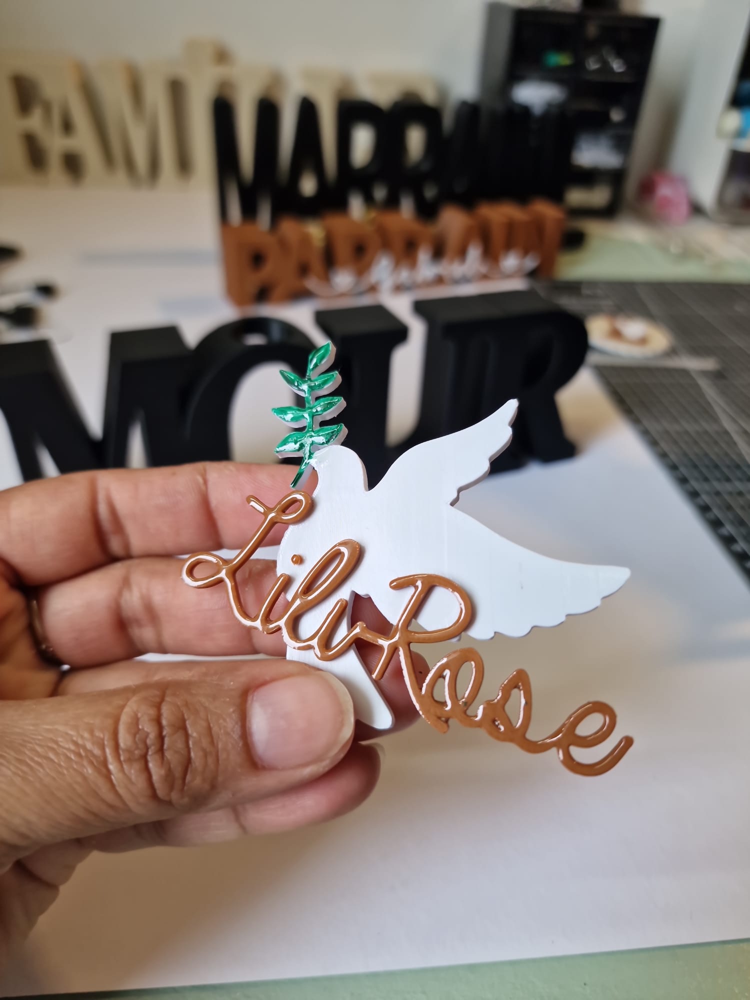 Cadeau invité baptême personnalisé – colombe prénom magnet